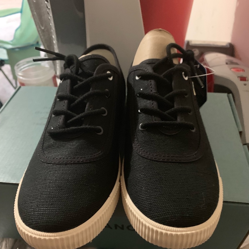 Woman’s Toms shoes